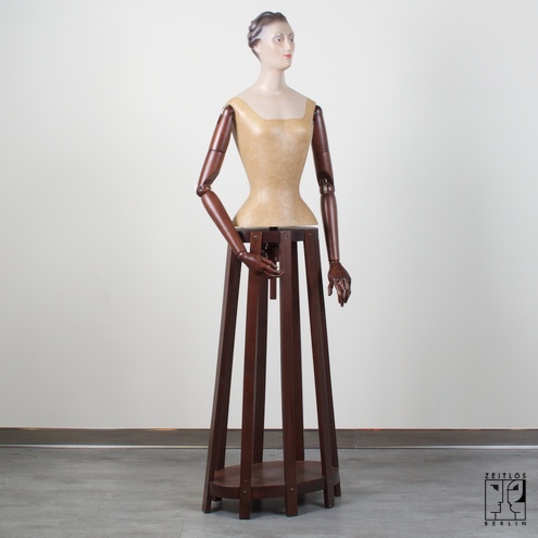 zeitlos-berlin_50er-jahre-schaufensterfigur-der-firma-bonaveri-provenienz-kaufhaus-des-wes.62b8f68415