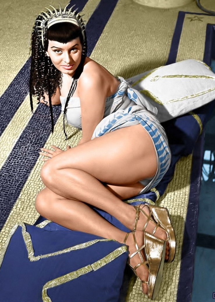 zwei_naechte_mit_cleopatra_sophia-loren-colored-by-hippo-due-notti-con-cleopatra-531957828_sophia_loren__cleopatra__colorized____gippo_122_3.jpg