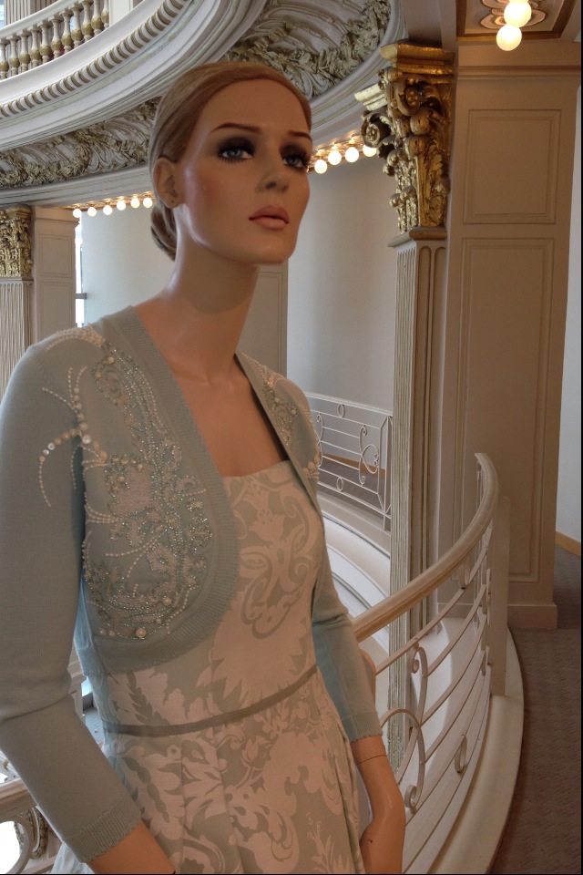 Dianne de Witt 02 (Jim J) Neiman Marcus, geschäft).jpg