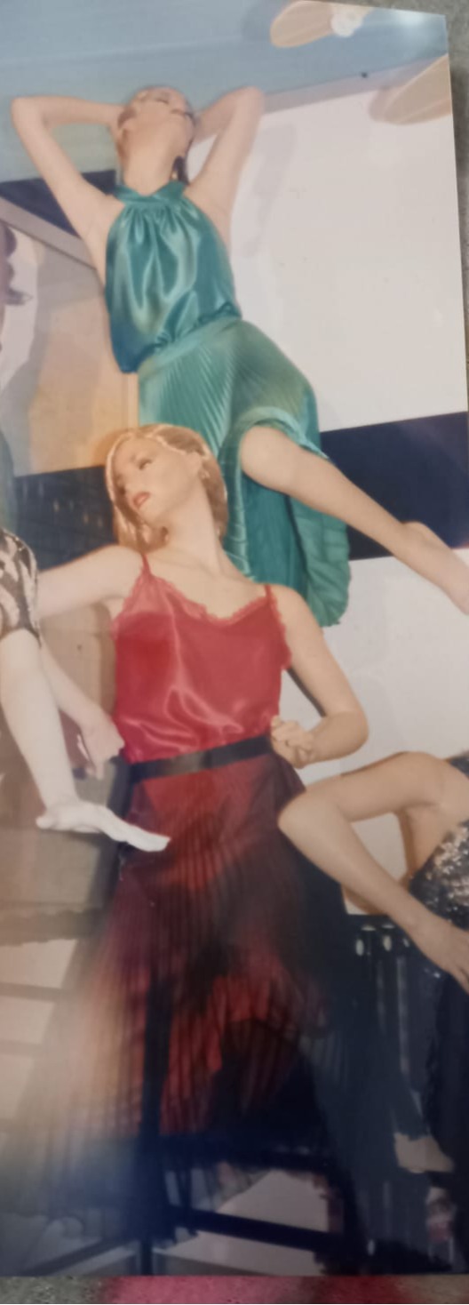 Plissee passé! New John Nissen Mannequins im Plisseerock. Ein Klassiker geht definitiv&nbsp;unter!